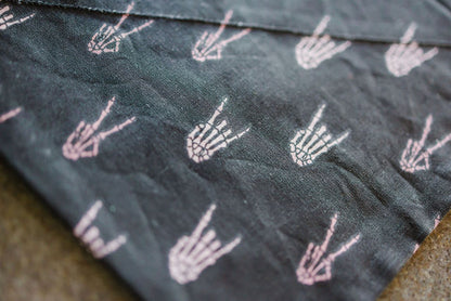 Skeleton Hand Sign Black/Pink